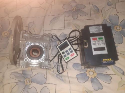 Variateur de vitesse 220v plus réducteur 1/5