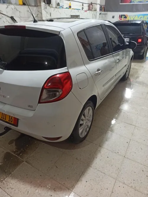 Renault Clio 3 2011 Night and Day