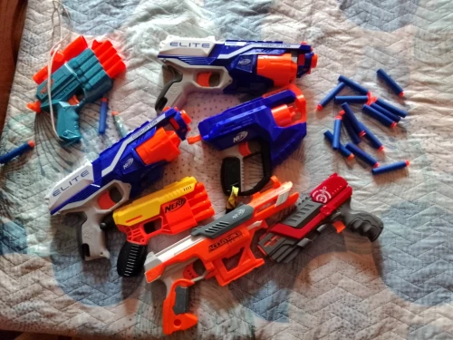 مسدس للعب الاطفال من علامة NERF