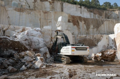 HIDROMEK Pelle à hydraulique chenille 390 LC 