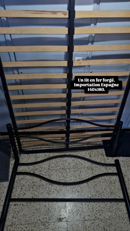 Un lit en fer forgé. Importation Espagne 140x180.
