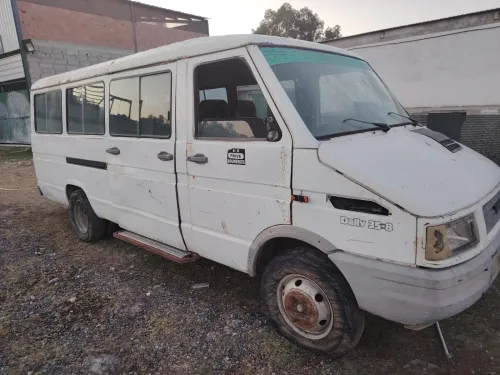 Iveco pour pièces vitré 18 places