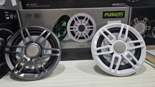 Haut Parleur Marin FUSION XS 7.7" LED RGB
