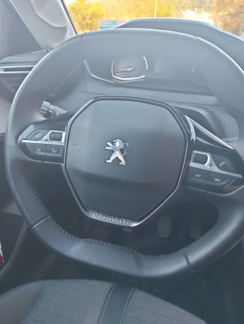 Peugeot 208 2023 Allure Pack