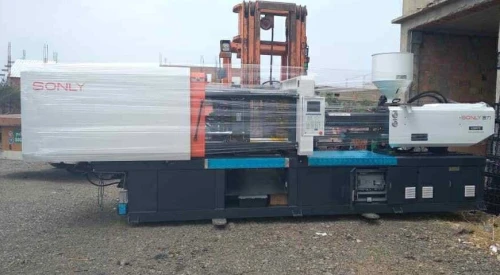 Machine d'injection plastique disponible: Marque: SONLY Tonnage:265TS Vis: PET