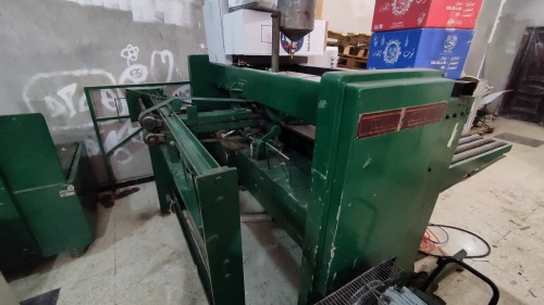 Machine colleuse carton 