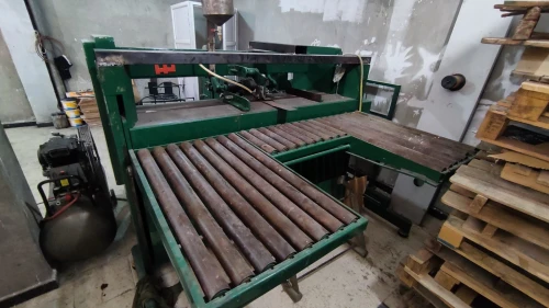 Machine colleuse carton 