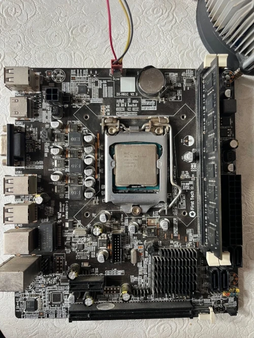 Carte mere h61 +i3 3240 + pièces pc