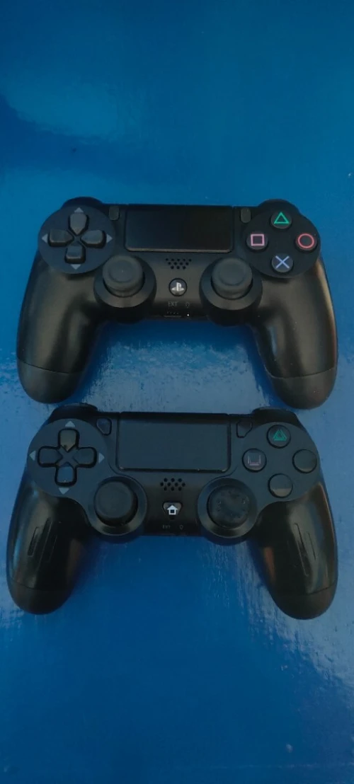 Playstation 4 flaché 9.00 (1000GB SSD) 2 manette + 18 Jeux