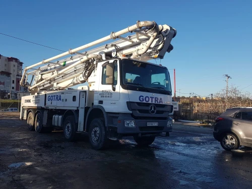 Location pompe a beton girafe 56