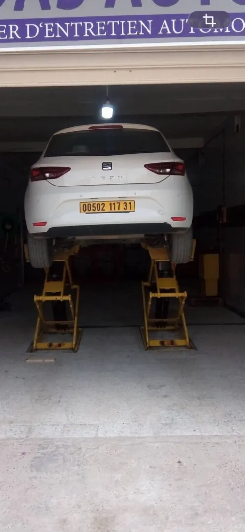 Vend en bonne état de marche un pont élévateur ciseaux 3000kg Dunlop original