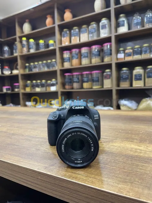 Appareil photo canon EOS 2000D objectif 55mm-250mm