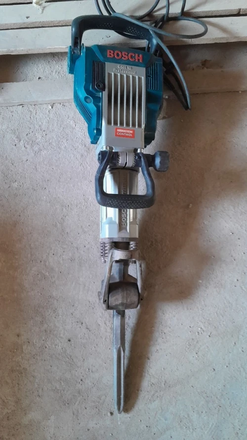 Marteau-piqueur Bosch / 2 cintreus 14et 16 /cofferet emboitur virax/coup quiver virax