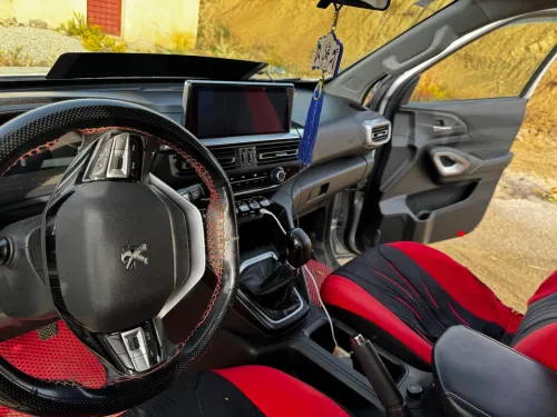 Peugeot PEUGEOT Landtrek 2022 (أقرا لتحت) 2022 