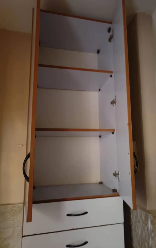 Meuble il range tous votre vaisselle et truc