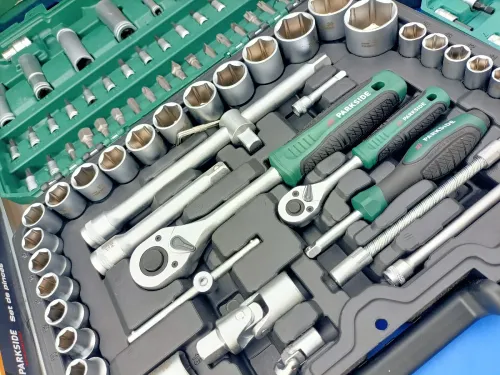 Caisse outils Parkside 94x