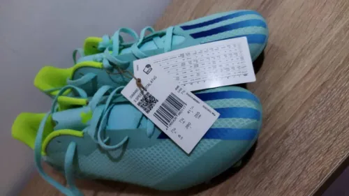 Chaussures de Football Adidas Neuf avec Étiquette