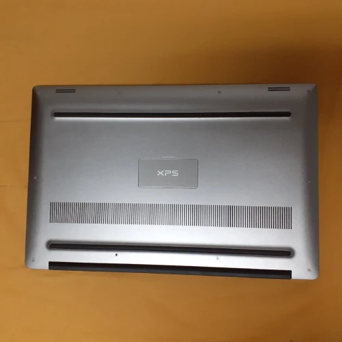 Dell XPS 15 9560 | i5-7300HQ | 8GB | 512GB SSD | GTX 1050 (4GB) - État très propre