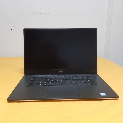 Dell XPS 15 9560 | i5-7300HQ | 8GB | 512GB SSD | GTX 1050 (4GB) - État très propre