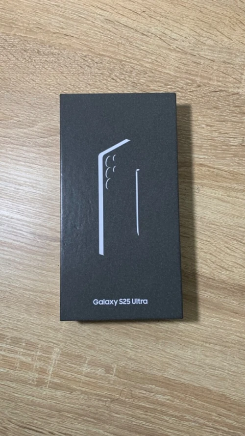 NEGOCIABLE Samsung S25 Ultra non actif jamais utilisé avec chargeur + antichoc Otterbox ( Deux produits américain )