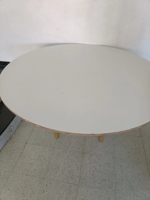 Table ronde salle des fêtes