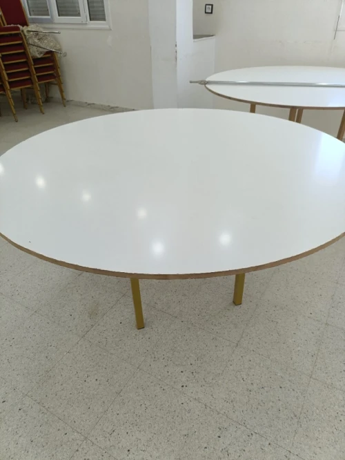 Table ronde salle des fêtes