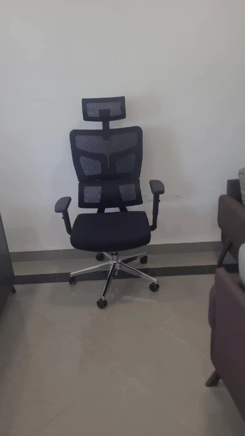 Chaise opérateur ergonomique  haut de gamme importation avec Repose-tête ajustable et Accoudoirs 3D réglables