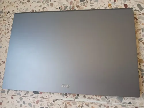 acer EXTENSA 15 215-55 i5-1235U 8GB RAM 512GB SSD 15.6" Bon Etat + chargeur originale
