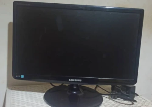 PC DE BUREAU MULTIMEDIA " ECRANT OFFERT "