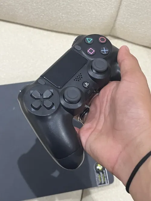 PS4 Slim 37000DA Negotiable non flashé 12.52