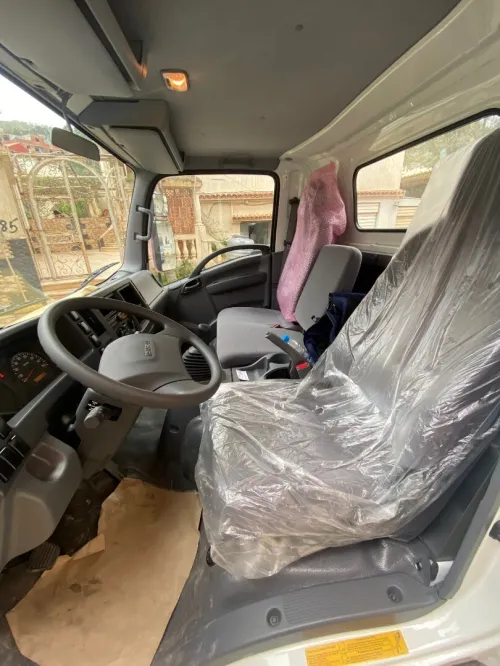 Isuzu REWARD np 2026