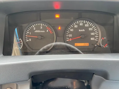 Isuzu REWARD np 2026