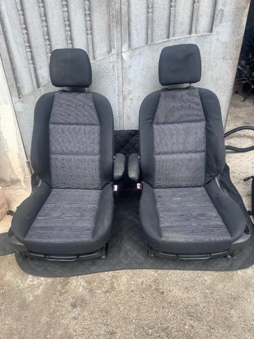 PEUGEOT 307 (jantes/pneus/sieges/barres de toit/plage arrière/cache moteur)