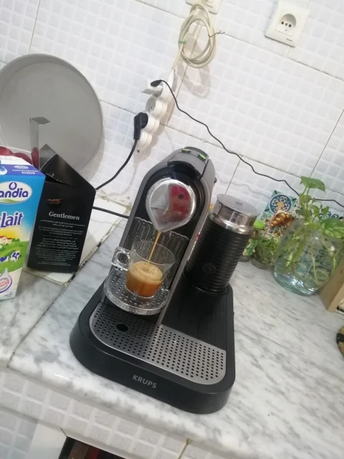 Machine à café Nespresso citiz et milk bon état