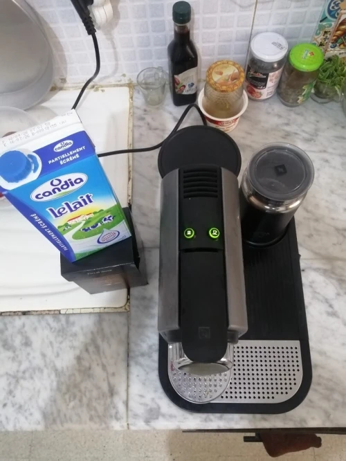 Machine à café Nespresso citiz et milk bon état