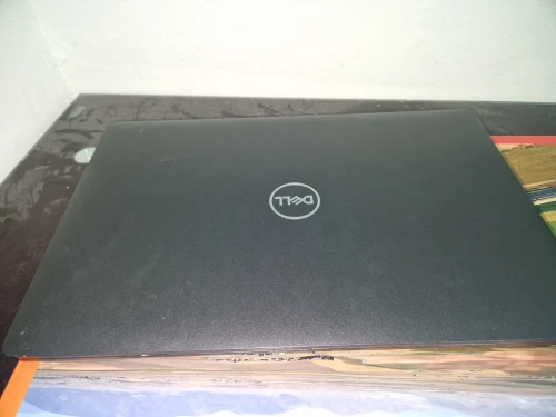 DELL LATITUDE 5500 | i7 8665U | 256g ssd | 8g ram ddr4 | double carte graphic : AMD 540X + INTEL UHD 620 | ÉCRAN 15.6"  FHD |