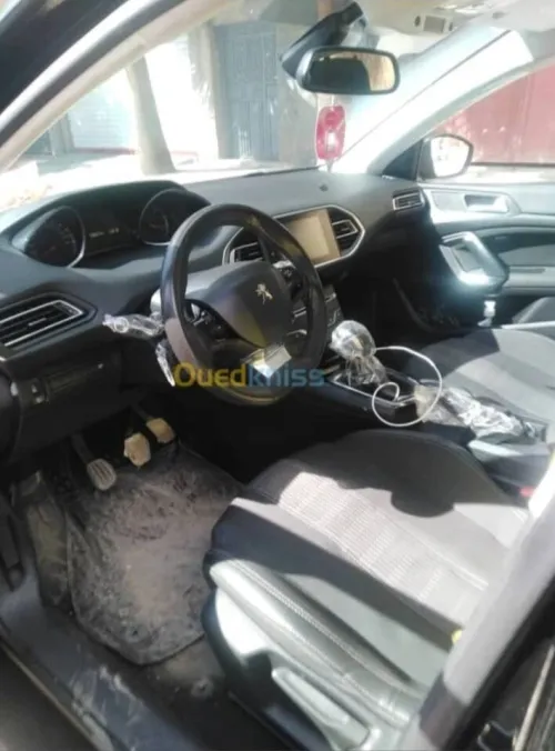 Peugeot 308 allure avec toit la toute 2021 Allure avec toit