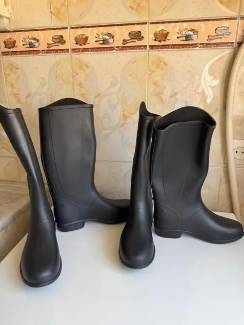 Casque, bombe, bottes, cravache gants 