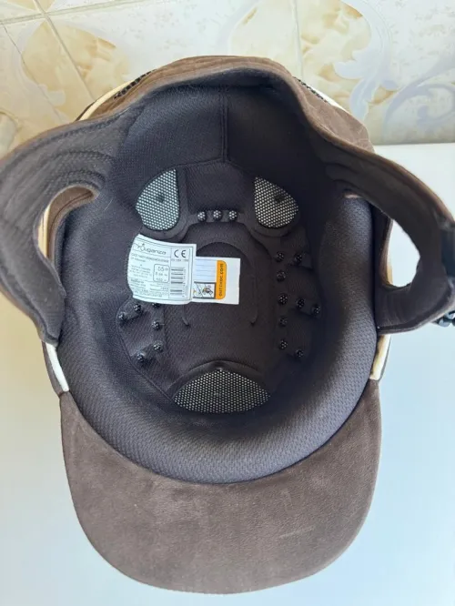 Casque, bombe, bottes, cravache gants 
