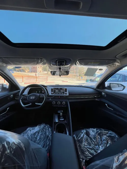 Hyundai Elantra 2025 