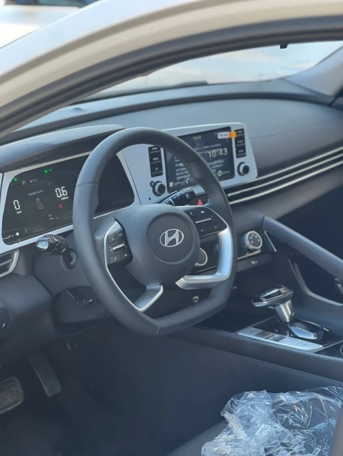 Hyundai Elantra 2025 