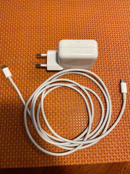 MacBook Air2020 M1. 256gb . Ram 8gb Cycle 159