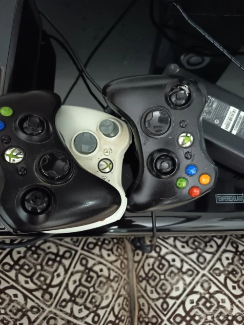 Wla tabdil b play 4 wnzid Xbox 360 llbi3