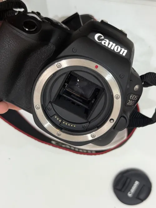 Camera canon 200d