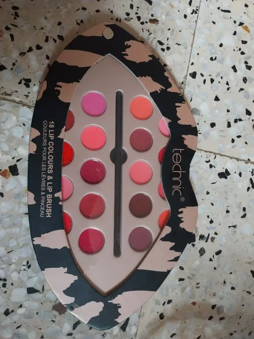 Palette nude et Palette rouge à lèvres