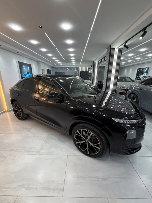 Audi Q3 2026 S-LINE