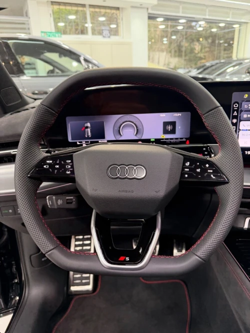 Audi Q3 2026 S-LINE