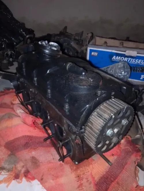 Moteur et Quelque pieces détachée golf 4  bonne occas