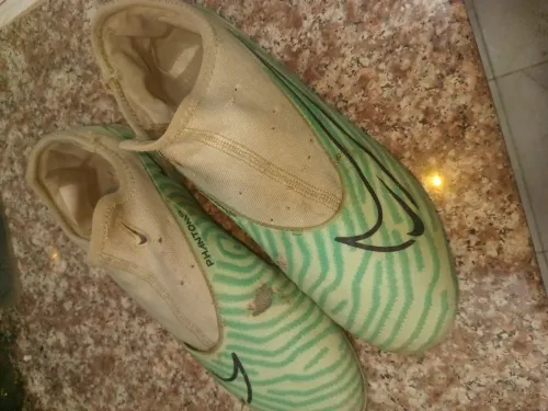 Soulier nike et t shirt de la même couleur 