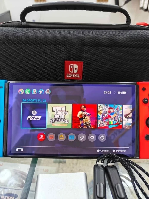 Nintendo Switch OLED tout neuf flaché 128g Plain de jeux avec toute les accessoires 